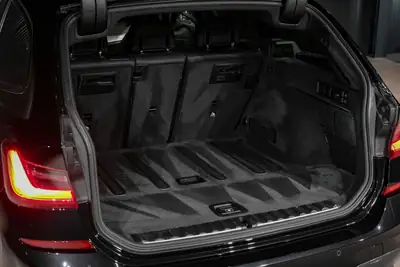 BMW 330 d xDrive Touring M Sport — Break diesel dynamique, 49'950 km seulement — Miniatura 25