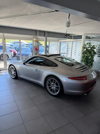 Porsche 911 Carrera 2012 — Coupé sportif iconique, faible kilométrage et historique Porsche — tableau de bord