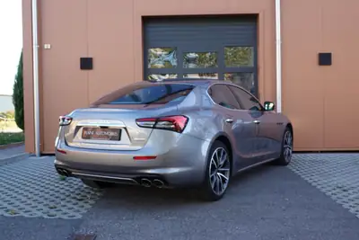 Maserati Ghibli 2.0 Hybrid GT — Élégance italienne et technologie hybride, 51'990 km seulement — Miniatura 8
