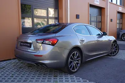 Maserati Ghibli 2.0 Hybrid GT — Élégance italienne et technologie hybride, 51'990 km seulement — Miniatura 7