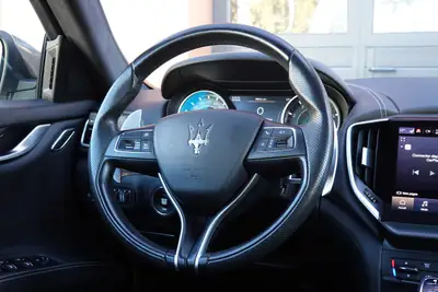 Maserati Ghibli 2.0 Hybrid GT — Élégance italienne et technologie hybride, 51'990 km seulement — Miniatura 12