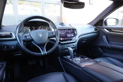 Maserati Ghibli 2.0 Hybrid GT — Élégance italienne et technologie hybride, 51'990 km seulement — Miniatura 13