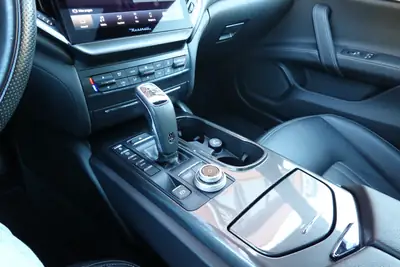 Maserati Ghibli 2.0 Hybrid GT — Élégance italienne et technologie hybride, 51'990 km seulement — Miniatura 16