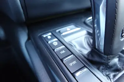 Maserati Ghibli 2.0 Hybrid GT — Élégance italienne et technologie hybride, 51'990 km seulement — Miniatura 17