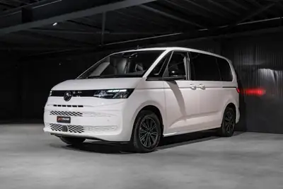 VW T7 Multivan 2.0 TDI — Camping-car familial avec lit escamotable et climatisation 3 zones — interni