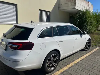 Opel Insignia 2.0 CDTi 163 4x4 — Break diesel robuste, traction intégrale, 147 500 km — Seitenansicht