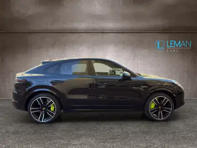Porsche Cayenne Turbo Coupé S E-Hybrid — SUV haute performance hybride rechargeable, 82'000 km — interni