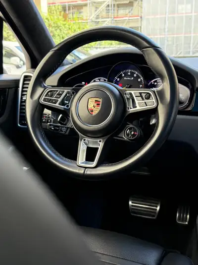 Porsche Cayenne Turbo Coupé S E-Hybrid — SUV haute performance hybride rechargeable, 82'000 km — Miniatura 8