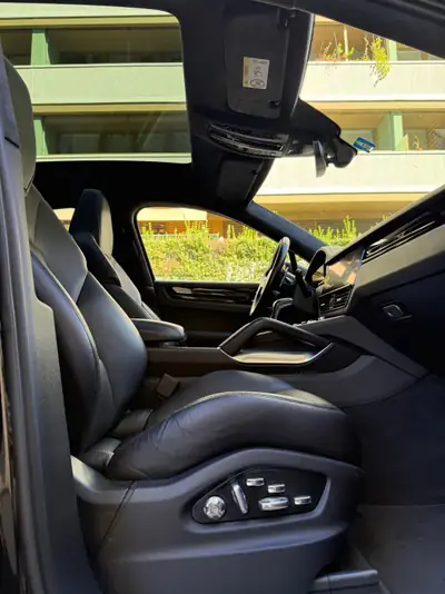 Porsche Cayenne Turbo Coupé S E-Hybrid — SUV haute performance hybride rechargeable, 82'000 km — Miniatura 10