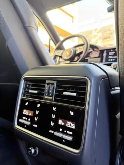 Porsche Cayenne Turbo Coupé S E-Hybrid — SUV haute performance hybride rechargeable, 82'000 km — Miniatura 15