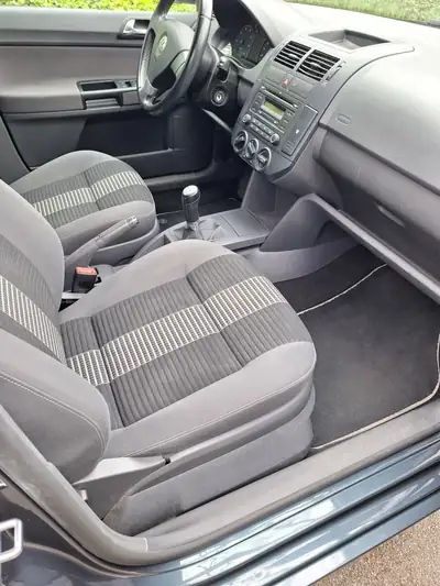 VW Polo 1.4 80 ch Trendline — Citadine fiable, 82 000 km seulement — interior
