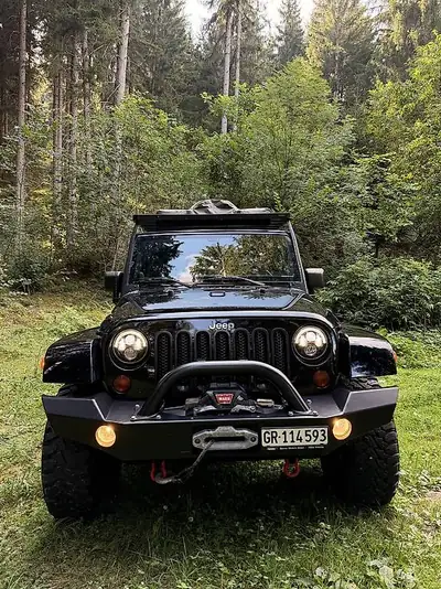 Jeep Wrangler Unlimited Rubicon 2.8 CRD — SUV légendaire, diesel robuste, transmission automatique — exterior view