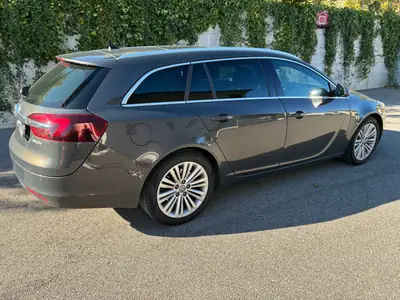 Opel Insignia 2.0 CDTi 170 ecoFLEX — Break spacieux, diesel économe, sans accident — interni