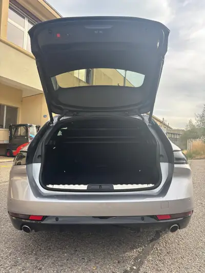 Peugeot 508 1.6 PureTech GT — Break élégant, motorisation efficace, kilométrage modéré — Heckansicht