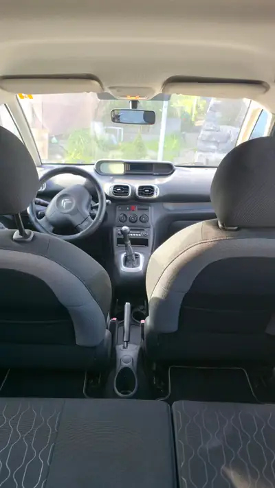 Citroën C3 Picasso 1.4 VTi — Monospace familial fiable, sans accident — interni