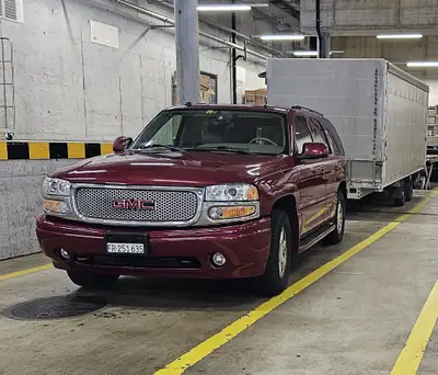 GMC Yukon Denali 2004 — Le SUV 7 places robuste et puissant, 250'000 km — arrière