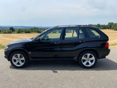 BMW X5 4.4i — SUV premium 2006, moteur V8 puissant, transmission automatique — vista esterna