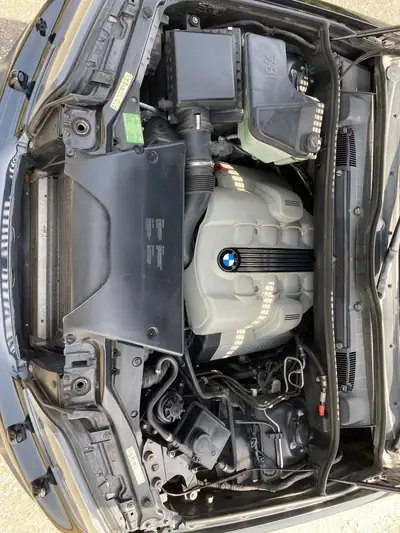 BMW X5 4.4i — SUV premium 2006, moteur V8 puissant, transmission automatique — fianco