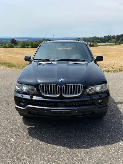 BMW X5 4.4i — SUV premium 2006, moteur V8 puissant, transmission automatique — vista posteriore