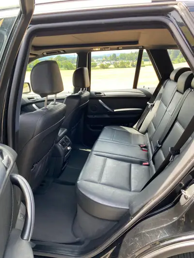 BMW X5 4.4i — SUV premium 2006, moteur V8 puissant, transmission automatique — dettaglio