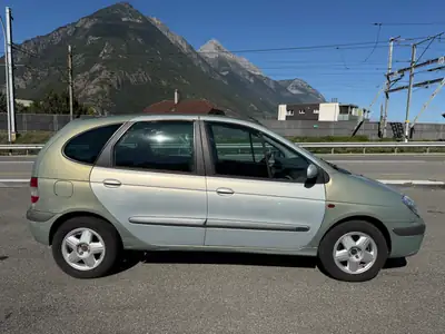 Renault Scénic 2.0 16V Dynamique — Monospace fiable, sans accident, expertise récente — tableau de bord