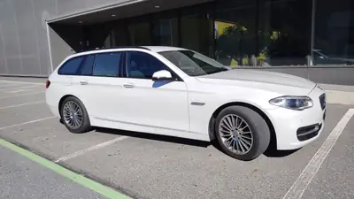 BMW 520d xDrive Touring — Break diesel 184 ch, faible consommation et traction intégrale — vista posteriore