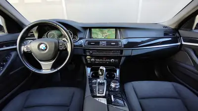 BMW 520d xDrive Touring — Break diesel 184 ch, faible consommation et traction intégrale — interni
