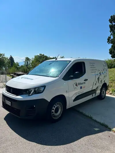 Peugeot Partner 1.5 BlueHDI 130 — Utilitaire compact polyvalent, très faible kilométrage — vue extérieure