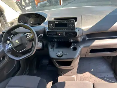 Peugeot Partner 1.5 BlueHDI 130 — Utilitaire compact polyvalent, très faible kilométrage — côté