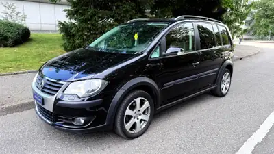 VW Touran CrossTouran 1.4 TSI — Monospace 7 places, moteur efficient et design affirmé — Heckansicht