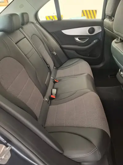 Mercedes-Benz C 200 Avantgarde 4matic — Berline premium 184 ch, 81'000 km, sans sinistre — interni