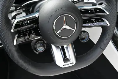 Mercedes-AMG SL 63 4Matic+ — Cabriolet légendaire 585 ch, cuir Manufaktur, faible kilométrage — Miniatura 13