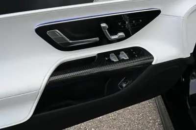 Mercedes-AMG SL 63 4Matic+ — Cabriolet légendaire 585 ch, cuir Manufaktur, faible kilométrage — Miniatura 17
