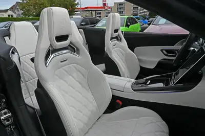 Mercedes-AMG SL 63 4Matic+ — Cabriolet légendaire 585 ch, cuir Manufaktur, faible kilométrage — Miniatura 26