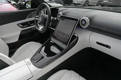 Mercedes-AMG SL 63 4Matic+ — Cabriolet légendaire 585 ch, cuir Manufaktur, faible kilométrage — Miniatura 28