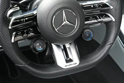 Mercedes-AMG SL 63 4Matic — Cabriolet haute performance, 585 ch et seulement 30 000 km — Miniatura 18