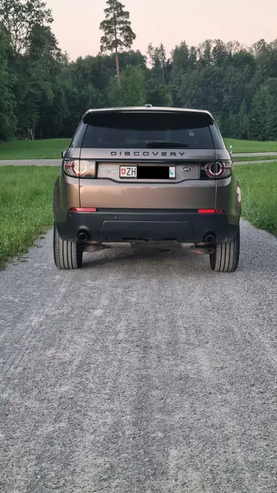Land Rover Discovery Sport 2.0 TD4 180 HSE Luxury — 4x4 Premium, Cuir Intégral, Sans Sinistre — side view