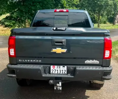 Chevrolet Silverado 2017 — Pick-up premium 420 ch, transmission automatique, kilométrage réduit — Miniatura 10