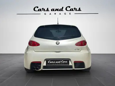 Alfa Romeo 147 3.2 GTA — Sportive Mythique, État Exceptionnel, Bianco Nuvola Rare — détail