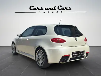 Alfa Romeo 147 3.2 GTA — Sportive Mythique, État Exceptionnel, Bianco Nuvola Rare — Miniature 7