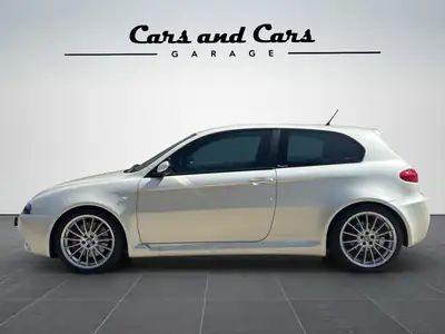 Alfa Romeo 147 3.2 GTA — Sportive Mythique, État Exceptionnel, Bianco Nuvola Rare — Miniature 8