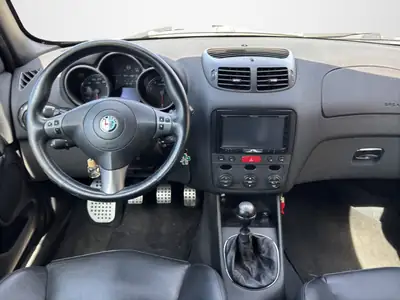 Alfa Romeo 147 3.2 GTA — Sportive Mythique, État Exceptionnel, Bianco Nuvola Rare — Miniature 13