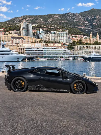 Lamborghini Huracán LP 610 Vorsteiner — Supercar carbone forgé, 75'000 km, sans sinistre — intérieur