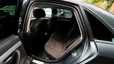 Audi A4 Limousine 3.0 V6 TDI quattro — Berline premium diesel, transmission automatique — Miniature 8