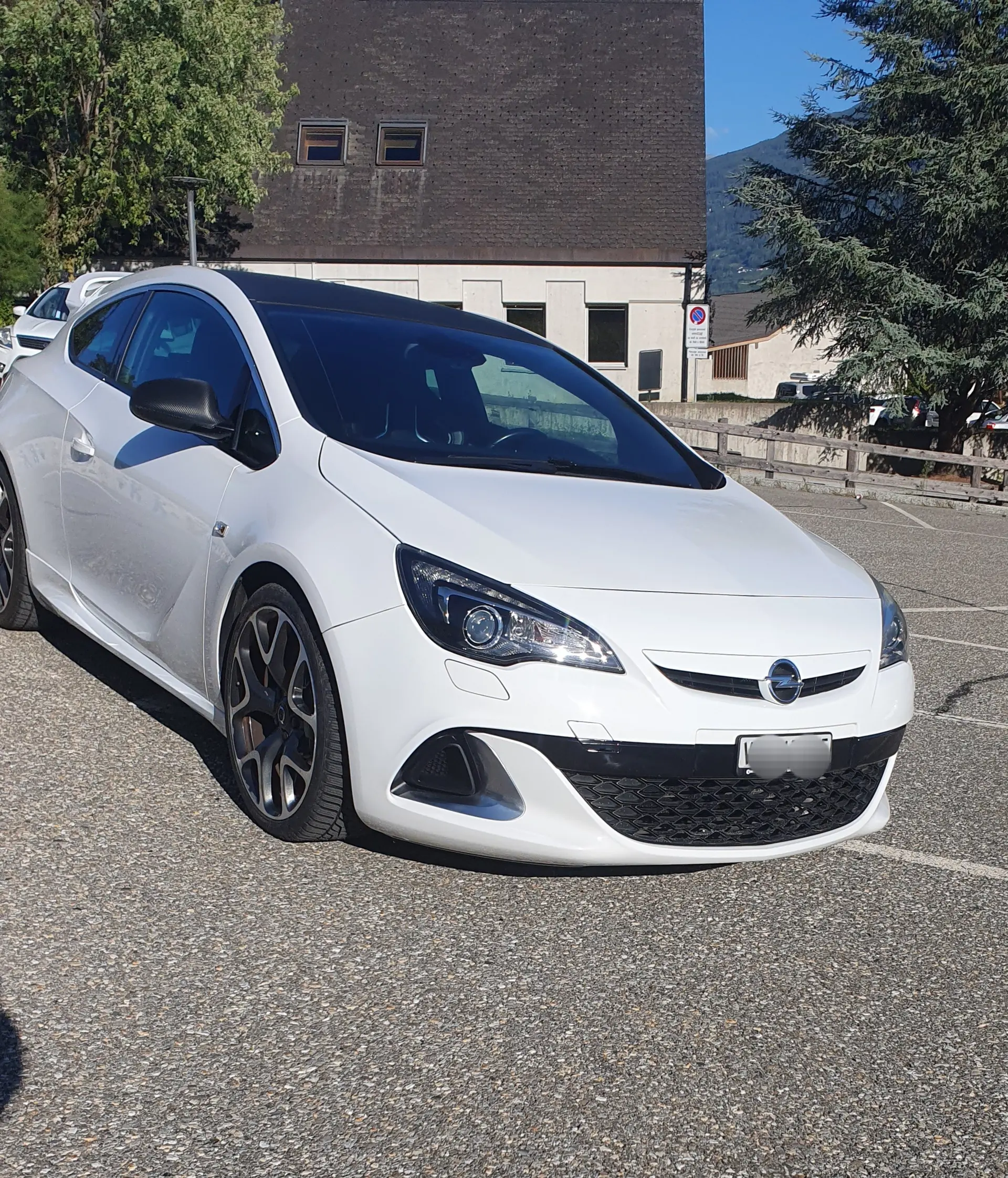 Opel Astra 2.0i Turbo OPC — Berline sportive 280 ch, entretien complet
