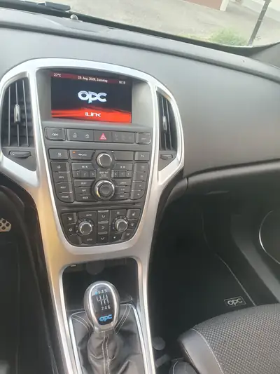 Opel Astra 2.0i Turbo OPC — Berline sportive 280 ch, entretien complet — side view