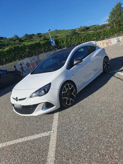 Opel Astra 2.0i Turbo OPC — Berline sportive 280 ch, entretien complet — detail