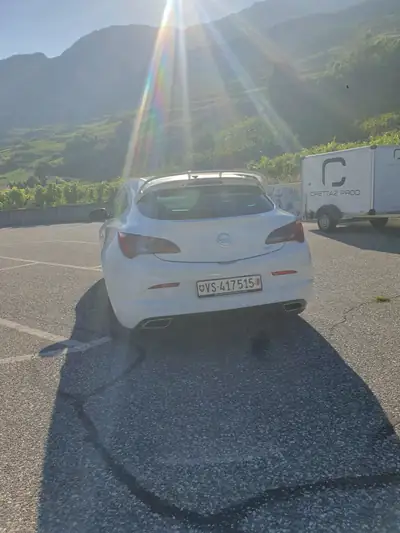 Opel Astra 2.0i Turbo OPC — Berline sportive 280 ch, entretien complet — dashboard