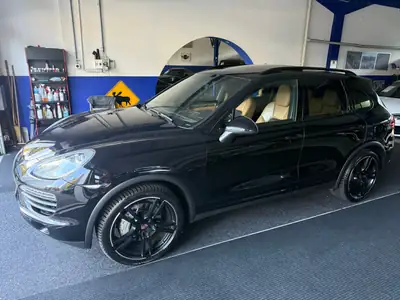Porsche Cayenne 4.2 V8 TDI S — SUV prestige diesel, 382 ch et traction intégrale — Heckansicht