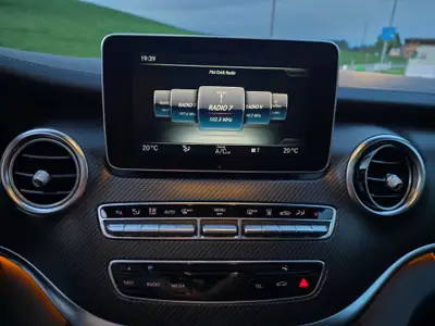 Mercedes-Benz V 250 Avantgarde 4MATIC — Monospace premium diesel, 7 places, 88'000 km — Miniatur 8